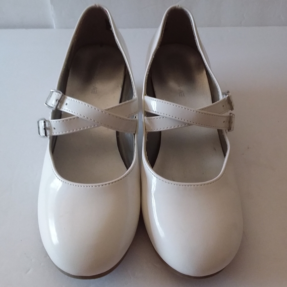 American Eagle Other - American Eagle Girl's White Paten Leather Shoes